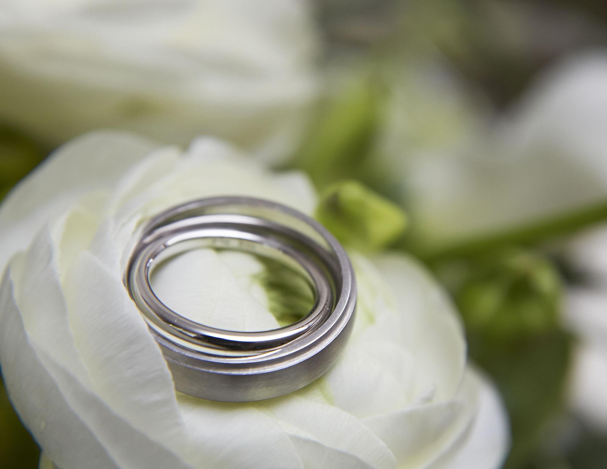 Why hire a professional photographer to cover your Montreal wedding? Service matters.