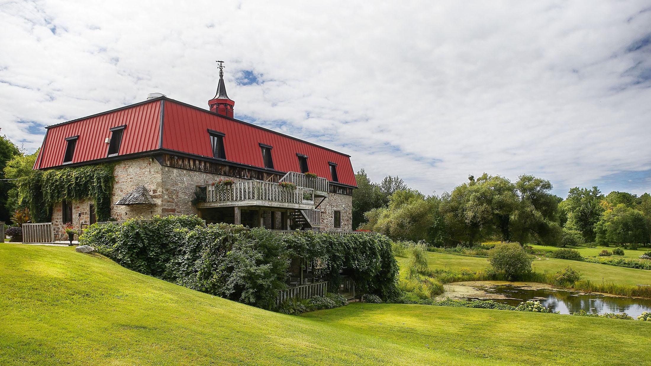 Thinking Outside the Box: Why You Might Want a Non-Traditional Wedding Venue